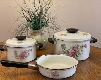 Kitchen Pots And Pans, Kitchen Pots, Enamel Cookware, Vintage Cookware, Revere Ware, Pots And Pans Sets, White Birthday, Woven Wood, Wooden Knobs