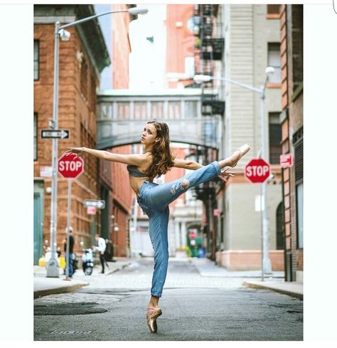 Street Dance Photography, Street Ballet, Dancing Photography, Street Dancing, Ballet Dance Photography, Dance Picture Poses, Dance Photo Shoot, Hair Fair, Dancer Photography