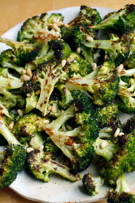 Roasted Charred Broccoli – Craft & Process Broccoli Craft, Cauliflower Brussel Sprouts, Cabbage Cauliflower, Kale Cabbage, Charred Broccoli, Delicious Broccoli, Parmesan Broccoli, Vegetable Medley, Tenderloin Recipes