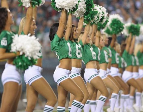 Philadelphia Eagles cheerleaders - rockin' the  kelly green. Eagles Cheerleaders Costume, Nfl Cheerleading, Philly Phanatic, Philadelphia Eagles Cheerleaders, Eagles Philadelphia, Eagles Cheerleaders, Sideline Cheer, Cheerleader Outfit, Philly Sports