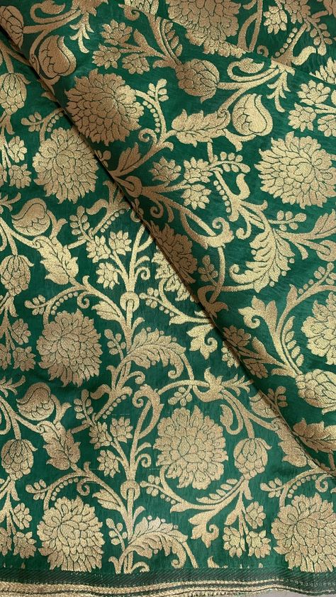 Banarasi Lengha, Green Brocade Fabric, Fabric Texture Pattern, Silk Fabric Online, Costume Wedding, Banarasi Brocade, Wedding Dress Fabric, Asian Fabric, Screen Printed Fabric