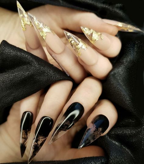 Gold Stiletto Nails, Shiny Nails Designs, Stilleto Nails Designs, Classy Nails, Chic Nails, Dope Nails, Best Acrylic Nails, Gold Nails, Long Acrylic Nails