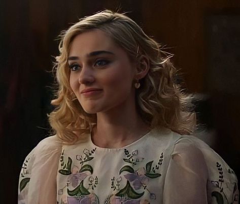 Elizabeth Bennett, Meg Donnelly, Hula Dance, Zombie Disney, Celebrity Look Alike, High School Musical, Iconic Women, The Girl Who, Series Movies