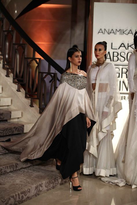 Anamika Khanna Lakme Fashion Week 2015 Lakme Fashion Week 2023, Alien Style, Lakme Fashion Week 2015, Ball Gowns Fantasy, Asian Style Dress, Fashion Week 2023, Kaftan Abaya, Anamika Khanna, Future Of Fashion