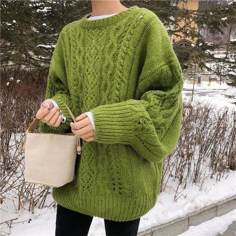 The 17 Best Outfits To Wear Home To Thanksgiving This Year - Society19 Green Sweater Outfit, Green Oversized Sweater, Knit Sweater Outfit, Harajuku Aesthetic, Green Knit Sweater, Egirl Outfits, Pull Oversize, Green Retro, Knitting Blogs