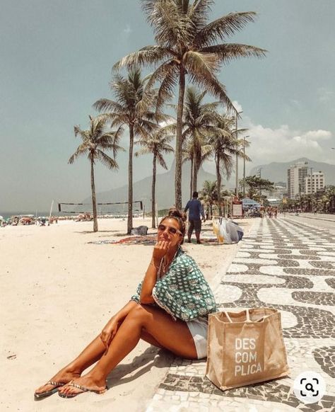 Los 16 lugares más Instagrammables en Río Janeiro, Brasil - vivel la version Rio Photos, Travel Pose, Ipanema Beach, Copacabana Beach, Brazil Travel, Rock In Rio, Shotting Photo, Beach Photography Poses, Foto Poses