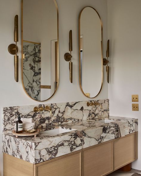 This Ontario Home Perfectly Balances Modern & Cozy - The Interior Collective Marble Bathroom Countertop, Colonial Home Renovation, Counter Mirror, Double Basin Bathroom, Primary Ensuite, Bathroom Countertop Ideas, Types Of Countertops, Basin Bathroom, Bathroom Design Inspiration