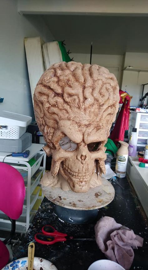 Mars Attacks Costume, Haunted Arcade, Mars Attack, Futuristic Party, Alien Halloween, Mars Attacks, Clay Clay, Cosplay Diy, Robot Art