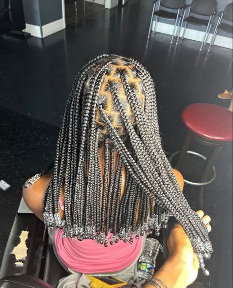 Hairstyles Fake Hair Braids, Mid Back Knotless Braids With Beads, Mid Back Braids For Black Women, Medium Length Box Braids With Beads, Black Hair Protective Styles, Braids And Beads, Short Box Braids Hairstyles, Braided Hairstyles For Black Women Cornrows, Short Box Braids