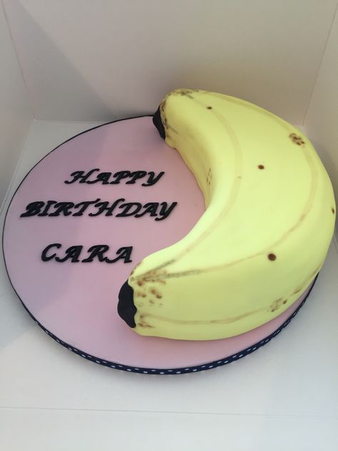 My banana shaped cake!!! Was a success!!! Yupiiii Banana Cake Recipe, Shaped Cake, Minion Birthday, Minion Party, Sugar Craft, Banana Cake, Cake Tins, Tin Can, Cakes And More