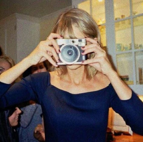 Taylor Swift Camera, Augustine Taylor Swift, 2014 Taylor Swift, Taylor Swift 2014, Taylor Swift Fotos, Miss Americana, Photos Of Taylor Swift, Estilo Taylor Swift, Swift Photo