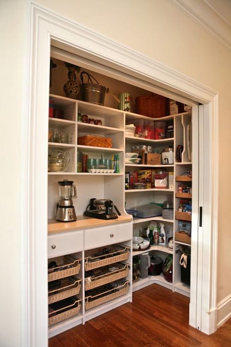 53 Mind-blowing kitchen pantry design ideas  To check out #KitchenProducts that will totally blow you away visit http://stores.ebay.com/goldengloveproducts/Kitchen-/_i.html?_fsub=13726794016 Desain Pantry Dapur, Custom Pantry, Desain Pantry, Kitchen Pantry Design, Popular Kitchens, Pantry Design, Style At Home, Traditional Kitchen, Walk In Pantry