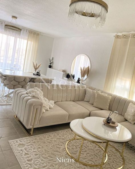 Classy Living Room, Boho Chic Living Room, Latest Living Room Designs, Gold Living Room, Beige Living Rooms, Apartment Living Room Design, Living Room Sofa Design, Interior Kitchen, Chic Living Room