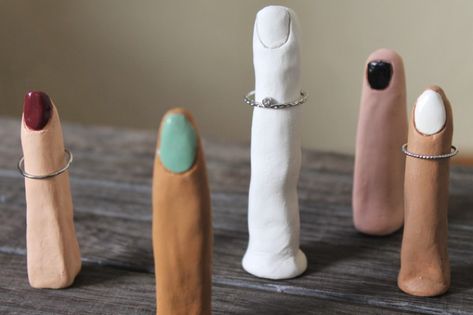 Diy Clay Ring Holder, Clay Ring Holders, Clay Ring Holder, Ring Holder Diy, Diy Clay Rings, Clay Ring, Diy Ring, Sculpture Art Clay, Ring Holders