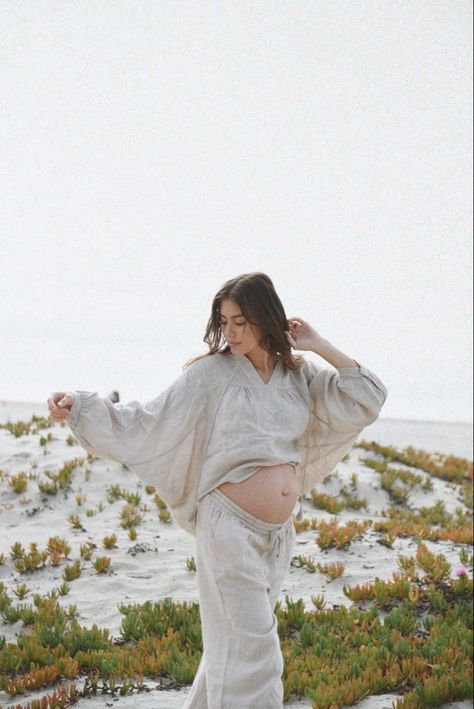 Maternity Boho, Boho Maternity, Lantern Sleeve Top, Beach Maternity, Pregnancy Outfits, The Meadows, Pregnancy Shoot, Look Casual, Flutter Sleeves