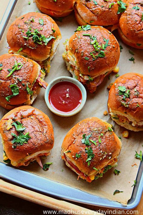 Indian Potato Sliders - Madhu's Everyday Indian Potato Sliders Baked, Indian Sliders Recipes, Veg Indian Snacks, Indian Potluck Ideas, Indian Sliders, Indian Picnic Food Ideas, Potato Sliders, Bday Picnic, Indian Catering