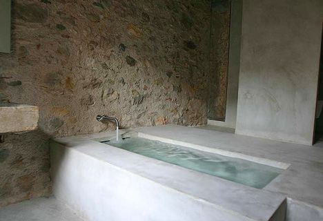 Ahh! Concrete Bathroom Design, Concrete Bathtub, Concrete Bath, Concrete Bathroom, Rustic Contemporary, Contemporary Living Spaces, Bath Tub, Modern Apartment, Contemporary Bathroom