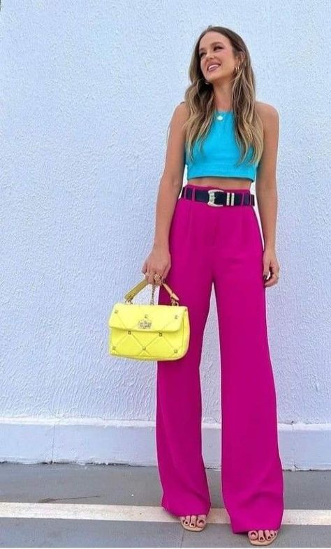 Fuschia Trousers Outfit, Magenta Trousers Outfit, Pink Trousers Outfit, Barbiecore Outfit, Campaign Photoshoot, Chic Dressing, Color Blocking Outfits, 70s Inspired Fashion, Trouser Outfit