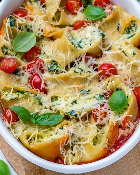 Spinach and Ricotta Stuffed Pasta Recipe | Healthy Fitness Meals Ziti Casserole, Shells Pasta, Shell Pasta Recipes, Ricotta Spinach, Pasta With Spinach, Apartment Meals, Spinach And Ricotta, Jumbo Pasta Shells, Cheese Stuffed Shells