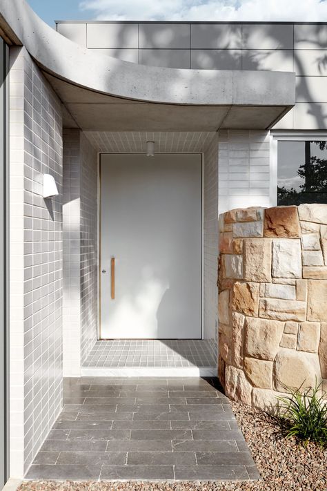 House Frances by Those Architects – Project Feature – The Local Project - The Local Project Front Door Styles, Suburban House, The Local Project, Home Magazine, Local Design, Door Styles, House Entrance, House And Home Magazine, Mid Century House