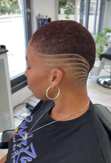 Women With Low Haircut, Women Fades With Designs, Female Fade Haircut Black Women, Low Cut Hairstyles, Shaved Designs, Under Cut, Short Fade Haircut, Short Natural Haircuts, Short Hair Designs