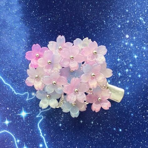 Resin Tutorial, Shrink Plastic, Head Accessories, Hair Sticks, Cute Crafts, Hydrangea, Hair Clip, Cherry Blossom, Diy Furniture