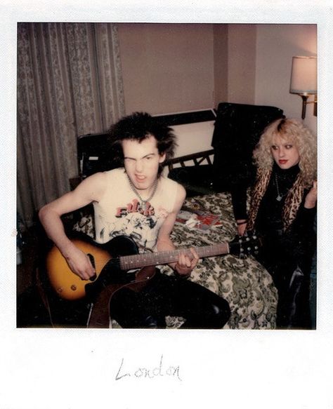 Sid And Nancy Aesthetic, Punk Couple, Sid And Nancy, 70s Punk, British Punk, Punk Culture, Sid Vicious, Riot Grrrl, I'm With The Band