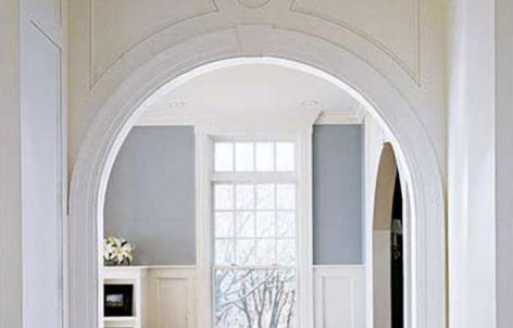 Mix and match off-the-shelf trim to create stylish door casings Farmhouse Door Trim, Door Moldings, Arched Doorway, Georgian Doors, Flexible Molding, Interior Door Trim, Arch Doorway, Stylish Doors, Victorian Interior