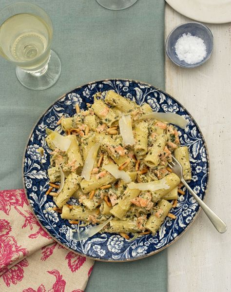 Smoked trout and zucchini pasta with lemon on DrizzleandDip.com | cook | bake | share | eat | Smoked Trout Recipe, Salmon Dinner Recipes, Quinoa Pasta, Trout Recipes, Smoked Trout, Salmon Dinner, Spinach Pasta, Baked Fish, Rigatoni