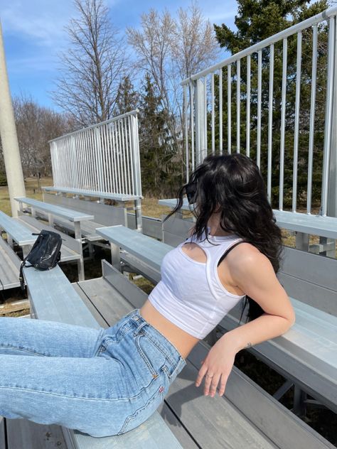 Bleacher pics, instagram inspired looks, hot look, outfit idea. Bleacher Pictures Photo Ideas, Bleacher Photoshoot, Bleachers Photoshoot, Fake Insta, Brand Photoshoot, Aesthetic Board, Couples Poses, Bleachers, Senior Photo