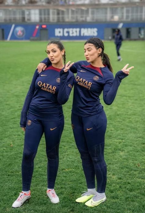 Female Football Player, Sports Team Apparel, Female Soccer, Football Players Photos, Football Players Images, Soccer Outfit, Soccer Inspiration, Female Soccer Players, Football Images