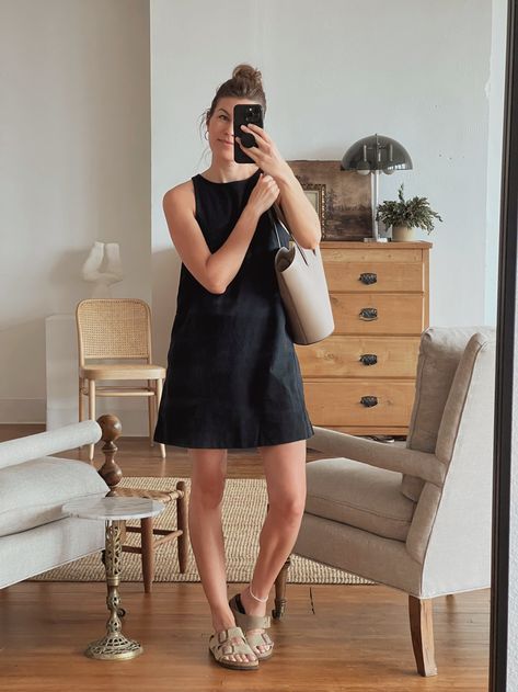 Linen Black Dress, Black Linen Dress Outfit Summer, Short Linen Dress, Black Linen Dress Outfit, Linen Dress Outfit, Shift Dress Outfit, Linen Dress Summer, French Wardrobe, Sleeveless Linen Dress