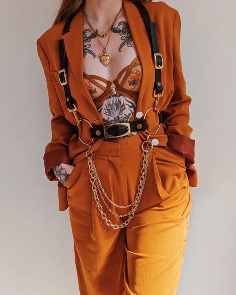 The realisation that I never actually dedicated a post to this fit?! Wtf.... especially when it's literally Pinterest famous by this point 😂 Also perfect timing to share as the Dryad collection from @thistleandspire just came back.... unfortunately not in this orange tone but in Ultra Violet instead 💜 Suit is old @asos Harness is @ohhenryleather Goth Outfit, Mode Inspo, Edgy Outfits, Character Outfits, Looks Style, Mode Inspiration, Look Fashion, Aesthetic Clothes, Pretty Outfits