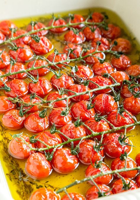 tomato confit in baking dish Tomatoes Confit, Tomato Confit, Confit Recipes, Fancy Dinners, Tomato Salad Recipes, Baked Tomatoes, Chicken Entrees, Salad Side Dishes, Wedding Breakfast