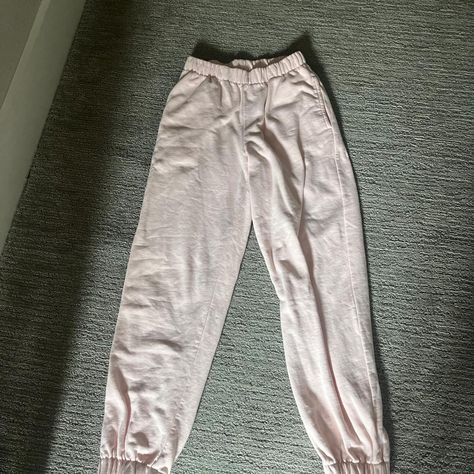 Brandy Melville pink sweatpants (fits small and medium) - Depop Sweatpants Fits, Brandy Melville Sweatpants, Pink Joggers, Pink Sweatpants, Skirt Leather, Christmas 2024, Casual Skirts, Sweatshirt Shirt, Dress With Sneakers