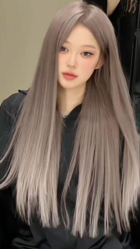 Korean Ash Blonde Hair, Asian Ashy Blonde, Korean Hair Color Cool Tone, Ash Gray Asian Hair, Cute Haircolor, Asian Hair Bangs, Cool Tone Hair Color, Cool Tone Hair, Korean Ash Grey Hair