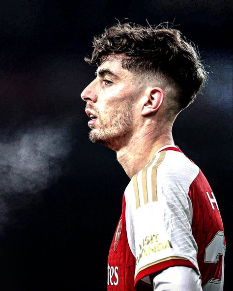 Kai Havertz Haircut, Players Wives, Men Fade Haircut Short, Fnaf Costume, Kai Havertz, Soccer Boyfriend, Mens Fade, Football Icon, Arsenal Football