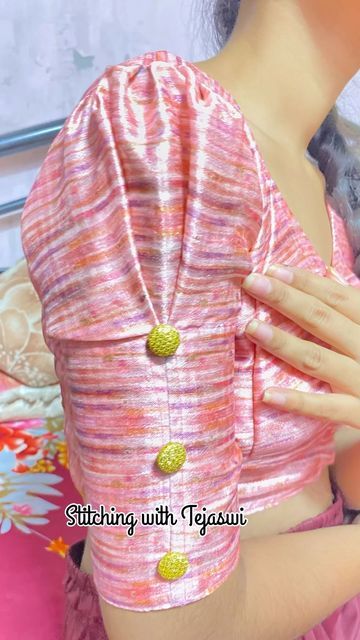 Puf Blouses Design, Hands Sleeves Design, Stand Color Blouse Designs, Blouse Bahi Design, Slives Designs For Blouse New, Hand Puff Designs, Blouse Designs Full Hands, Dress Hand Designs Pattern, Puffed Sleeves Blouse Saree