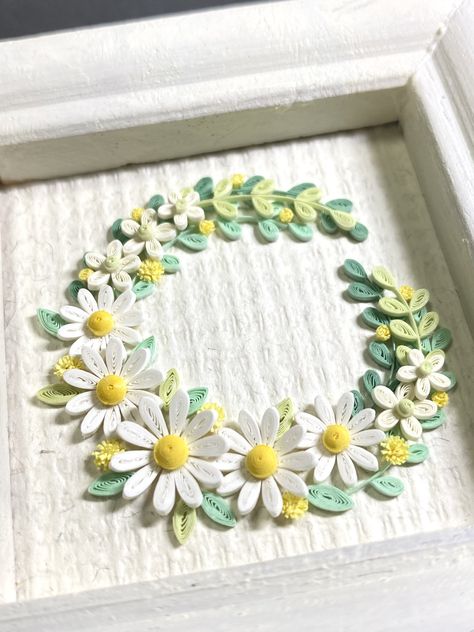 Paper Quilling Letters, Quilling Art Ideas, Paper Wall Art Diy, Quilling Arts, Diy Quilling Crafts, Quilling Flower Designs, Quilling Letters, Paper Flower Wreaths, Paper Quilling Tutorial