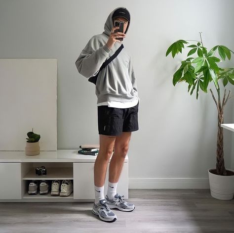 Grey Shorts Outfit Men, Athleisure Outfits Men, Grey Shorts Outfit, Shorts Outfit Men, Italy Outfits Men, Asian Men Fashion, Athleisure Men, Mens Shorts Outfits, Athleisure Style