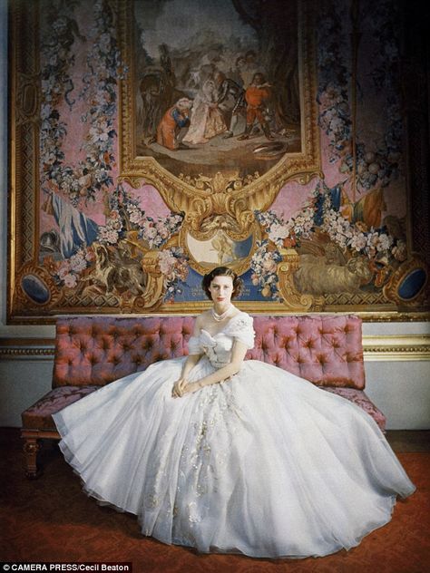 Prinses Margaret, Sarah Chatto, Princesa Margaret, Prințesa Diana, Princesa Elizabeth, Young Queen Elizabeth, Dior Gown, Margaret Rose, English Royalty