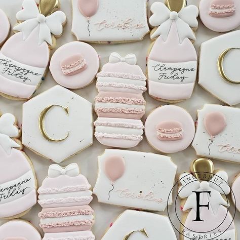 Champagne Cookies Decorated, Claris Mouse, Fair Cookies, Champagne Macarons, Light Pink Birthday, Celebration Cookies, Cake Decorating Flowers, Happiest Of Birthdays, Pastry Design