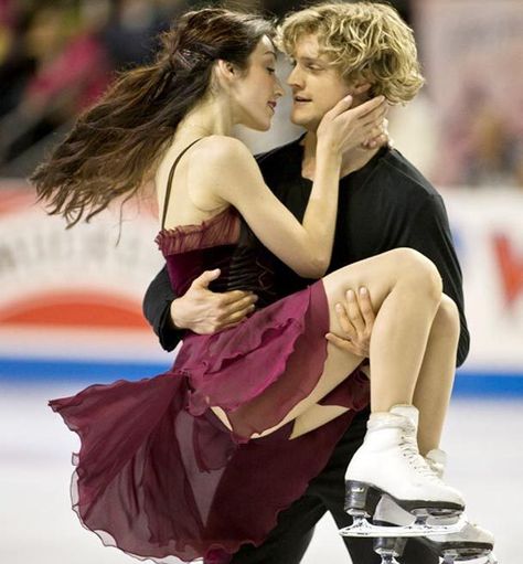 Davis and White. Meryl Davis, Poses Dynamiques, Charlie White, Ice Dancing, Skating Aesthetic, Couple Poses Reference, People Poses, Anatomy Poses, Body Reference Poses