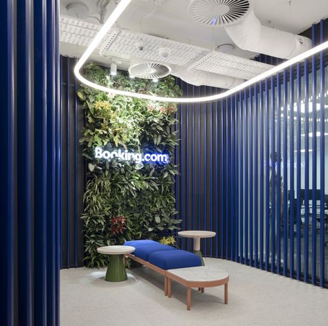 Office Lounge Interior, Office Design Blue, Podcast Room Design, Blue Office Design, Blue Green Office, Cool Office Design, Offices Designs, Higher Education Design, Container Furniture