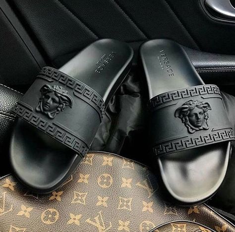 Versace Flip Flops, Versace Slides, Gucci Flip Flops, Flip Flop Shoes, Best Sneakers, Slides Shoes, Gianni Versace, Shoe Game, Slide Sandals