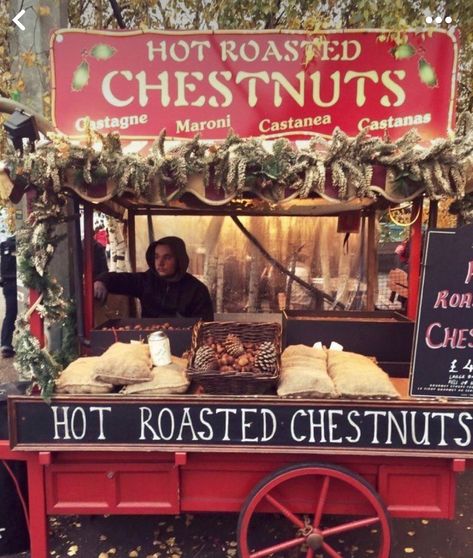 Christmas Market Decorations, Christmas Market Ideas, Church Harvest Festival, Southbank Christmas Market, Vintage Carts, Raclette Party, Stall Decorations, Christmas Tree Store, Prepare For Christmas