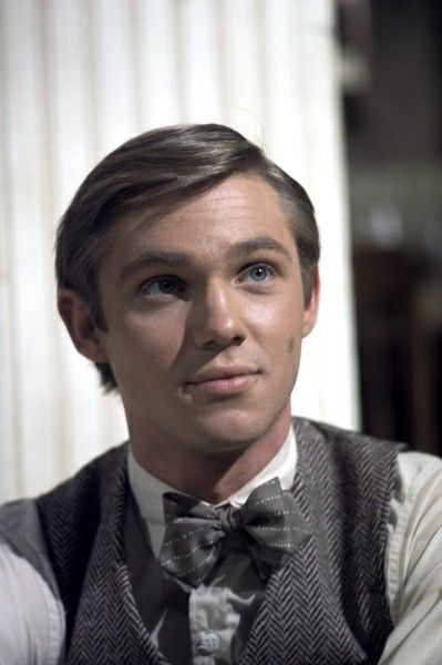 Richard Thomas (JohnBoy Walton) The Waltons Aesthetic, The Waltons Tv Show, Richard Thomas, The Waltons, John Boy, Walton Family, Classic Television, Old Tv Shows, Retro Tv