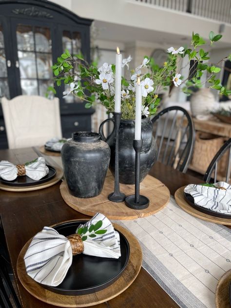 Show Pieces For Living Room, Show Piece Ideas For Home, Coffee Table Living Room Ideas, Centerpieces Dining Table, Dining Table Centerpiece Ideas, Centerpiece Dining Table, Dining Table Decor Centerpiece, Round Dining Table Decor, Centerpiece For Dining Table