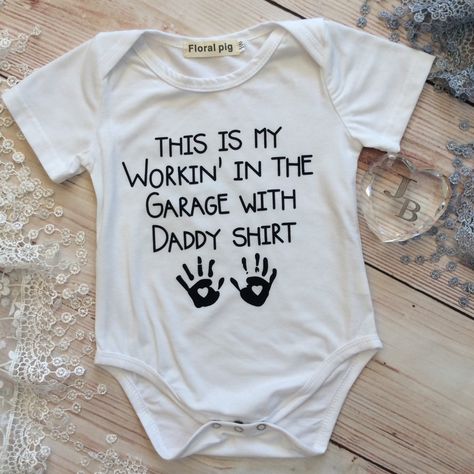 White Short Sleeve Onesie With Black This Is My Working In The Garage With Daddy Shirt Design Across The Front. Nanny Onesie, Auntie Ideas, Dad Pregnancy Announcement, Baby Announcement Onesie, Papa Baby, Cute Pregnancy Announcement, Babies Stuff, Cute Onesies