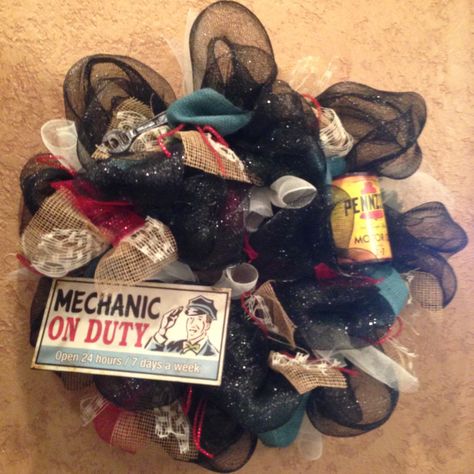 What a great idea for Father's Day. This black mesh Mechanic's wreath is complete with an oil can, mechanic's sign, a wrench and more. *** Available. Contact artmeetshome@aol.com if interested Mechanic Valentine Ideas, Diy Mechanics, Wreath Ideas, Wreath Crafts, Christmas Garland, Black Mesh, Wrench, Fathers Day, Father's Day